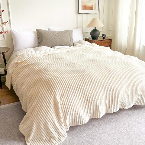 Покривало велюрове Шарпей (кремове) 200х150 см – комфортне й затишне