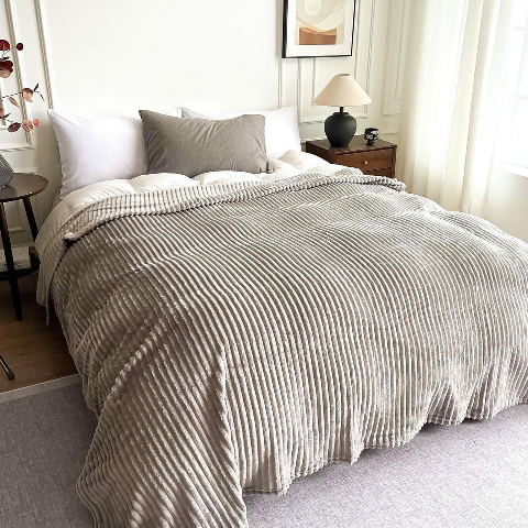 Покривало велюрове Шарпей (сіро-бежевий) 200х220 см – комфортне й затишне