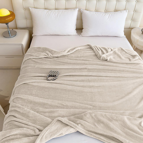 Покривало велюрове однотонне Comfort (кремове) 200х150 см – елегантність, м’якість і затишок у кожній деталі