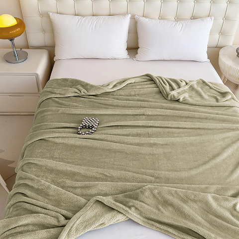 Покривало велюрове однотонне Comfort (оливкове) 200х150 см – елегантність, м’якість і затишок у кожній деталі