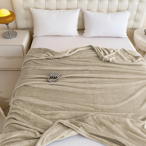 Покривало велюрове однотонне Comfort (світло-бежеве) 200х150 см – елегантність, м’якість і затишок у кожній деталі