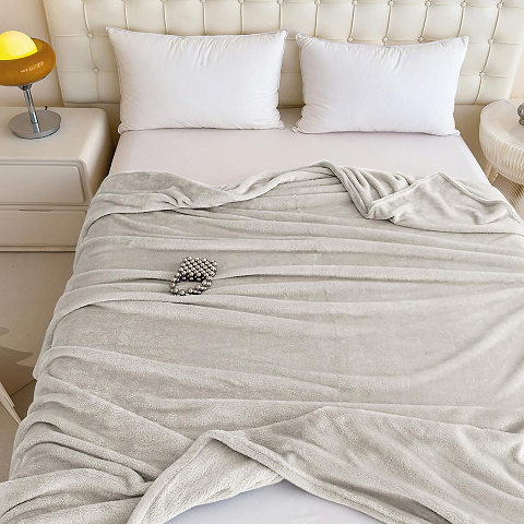 Покривало велюрове однотонне Comfort (світло-сіре) 200х150 см – елегантність, м’якість і затишок у кожній деталі