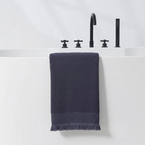 Рушник банний махровий Однотонний з бахромою (темно-синій) 140х70 см - м’якість, комфорт і щоденна турбота
