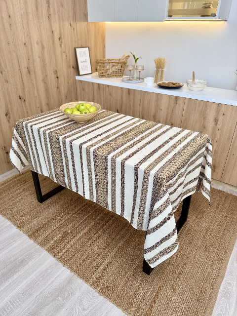 Скатертина з українським вишитим орнаментом, 150 х 220 см – етностиль для дому та свят (клн1-3-22)