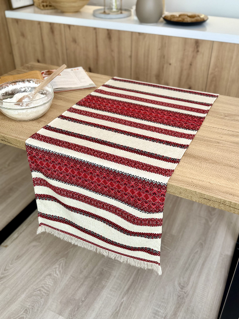 Скатертина-доріжка (ранер) вишита 140 х 47 см (клн1-1-14) - стильний акцент і затишок у сервіруванні