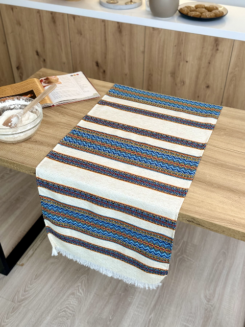 Скатертина-доріжка (ранер) вишита 140 х 47 см (рнд1-12-14) - стильний акцент і затишок у сервіруванні