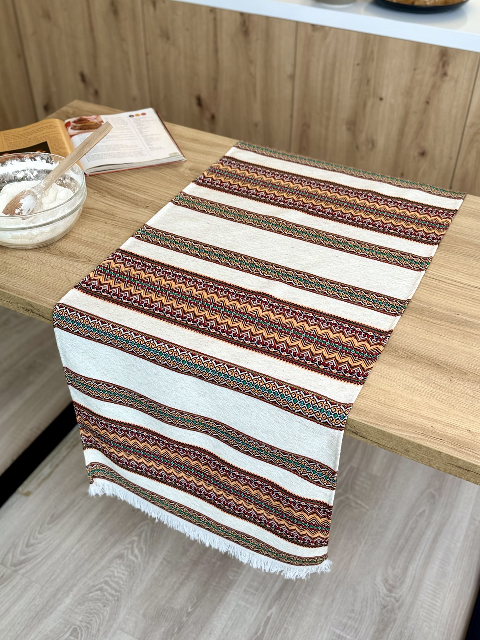 Скатертина-доріжка (ранер) вишита 140 х 47 см (рнд1-17-14) - стильний акцент і затишок у сервіруванні