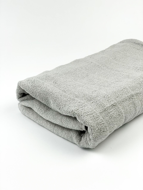 Рушник банний махровий Смуга (світло-сірий) 140 х 70 см – м’якість і комфорт після кожного душу