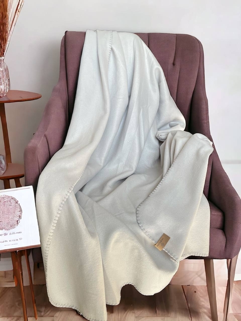 Покривало флісове однотонне (світло - сіре) 200 х 150 см – легке, м’яке, універсальне