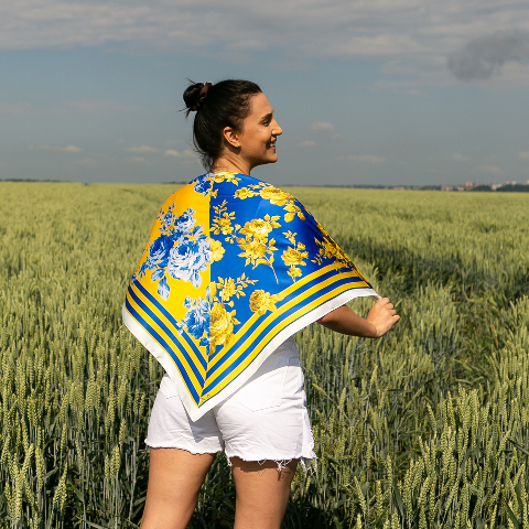 Хустка патріотична (атлас) 90 х 90 см (С90150-3) – стиль з українським характером