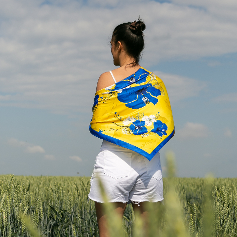 Хустка патріотична (атлас) 90 х 90 см (С90150-6) – стиль з українським характером