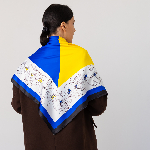 Хустка патріотична (атлас) 90 х 90 см (С90150-19) – стиль з українським характером