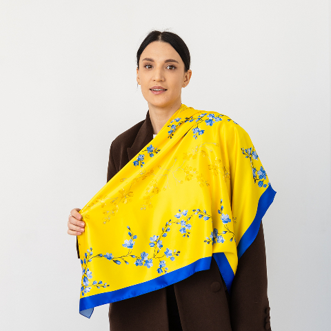 Хустка патріотична (атлас) 90 х 90 см (С90150-21) – стиль з українським характером