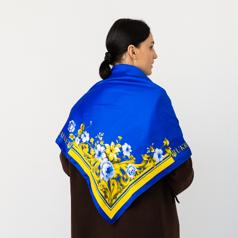 Хустка патріотична (атлас) 90 х 90 см (С90150-22) – стиль з українським характером