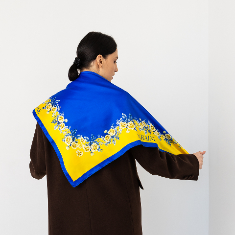 Хустка патріотична (атлас) 90 х 90 см (С90150-23) – стиль з українським характером