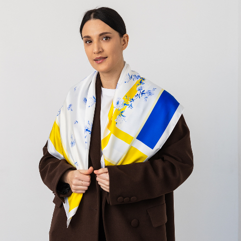 Хустка патріотична (атлас) 90 х 90 см (С90150-29) – стиль з українським характером