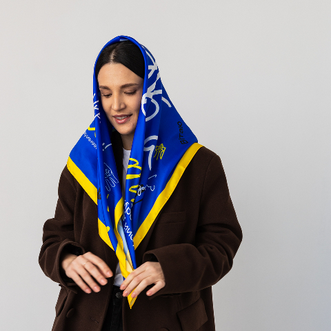 Хустка патріотична (атлас) 90 х 90 см (С90150-31) – стиль з українським характером