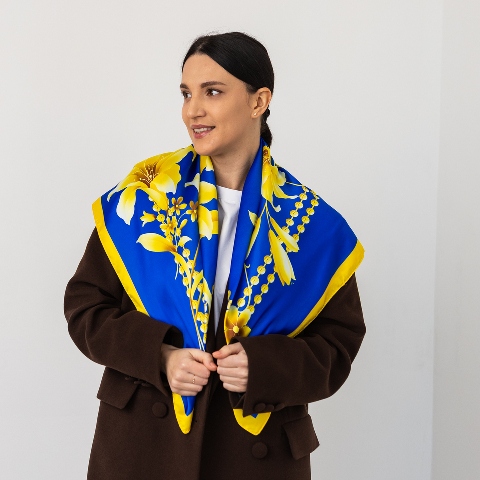 Хустка патріотична (атлас) 90 х 90 см (С90150-33) – стиль з українським характером