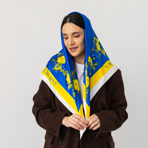Хустка патріотична (атлас) 90 х 90 см (С90150-36) – стиль з українським характером