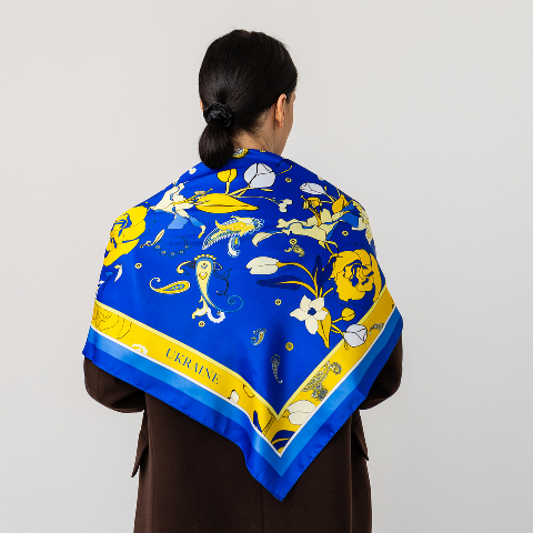 Хустка патріотична (атлас) 90 х 90 см (С90150-37) – стиль з українським характером