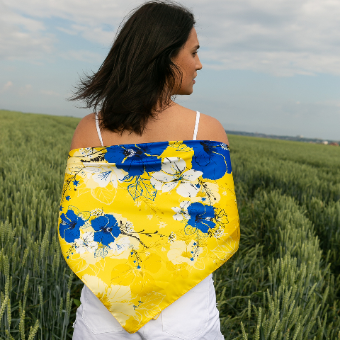 Хустка патріотична (атлас) 70х70 см (С70100-2) – стиль з українським характером