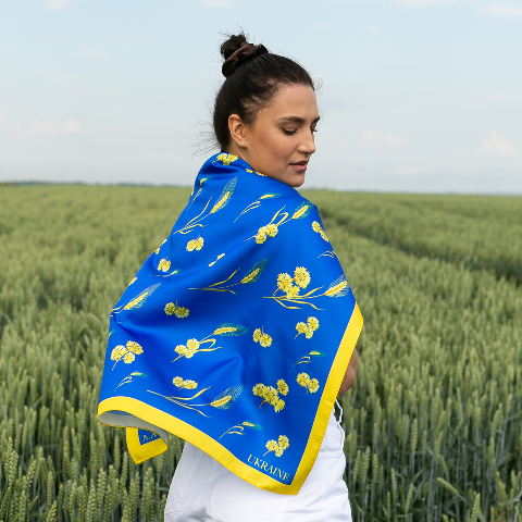 Хустка патріотична (атлас) 70х70 см (С70100-4) – стиль з українським характером