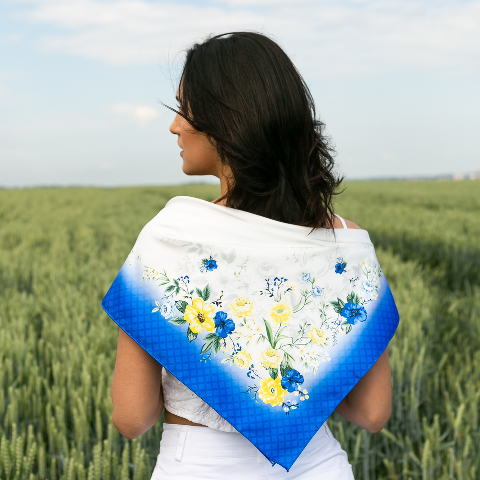 Хустка патріотична (атлас) 70х70 см (С70100-9) – стиль з українським характером