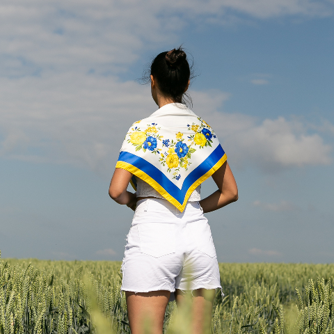 Хустка патріотична (атлас) 70х70 см (С70100-10) – стиль з українським характером