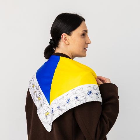 Хустка патріотична (атлас) 70х70 см (С70100-11) – стиль з українським характером