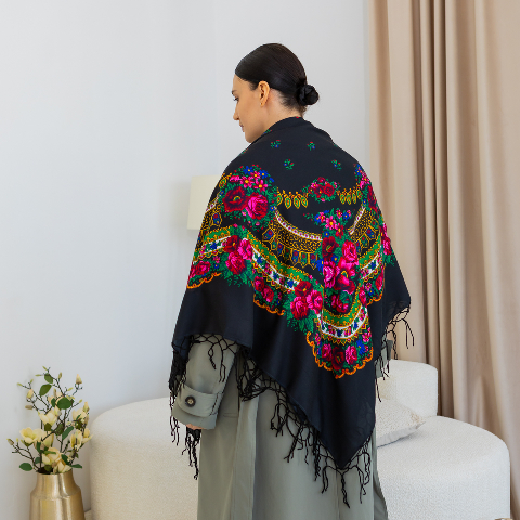 Хустка вовняна з бахромою 120 х 120 см. (чорна) - традиційна, жіноча класика