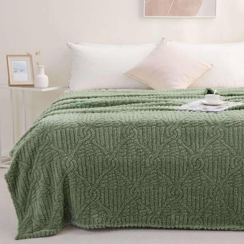 Покривало велюрове Візерунок (зелене) 200х230 см – естетика і затишок для вашого дому