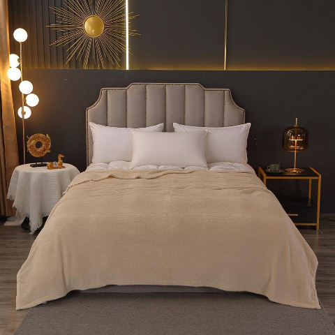 Покривало велюрове однотонне (молочне) 200х230 см – естетика і затишок для вашого дому