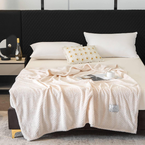 Покривало велюрове однотонне Бамбук (молочний) 200х150 см – м’яке, елегантне, приємне на дотик