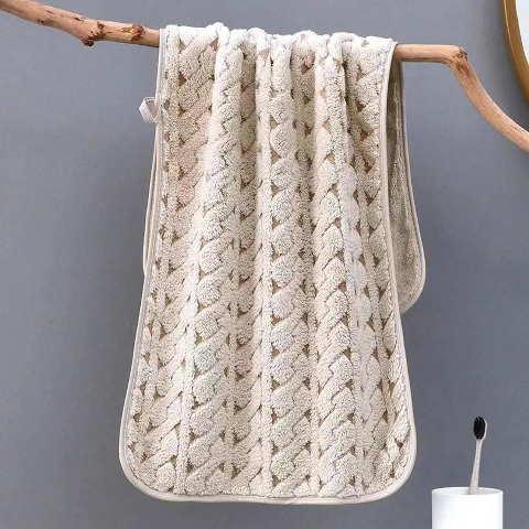 Рушник банний мікрофібра Візерунок (бежевий) 140х70 см – компактний, вбирає вологу, швидко сохне