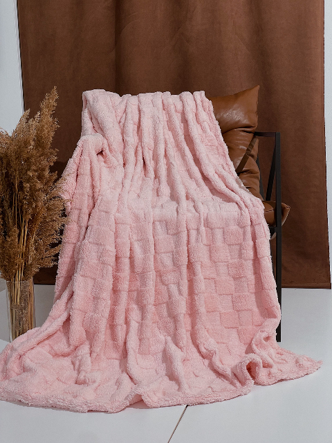 Покривало велюрове Клітинка (рожеве) 200х230 см – естетика і затишок для вашого дому